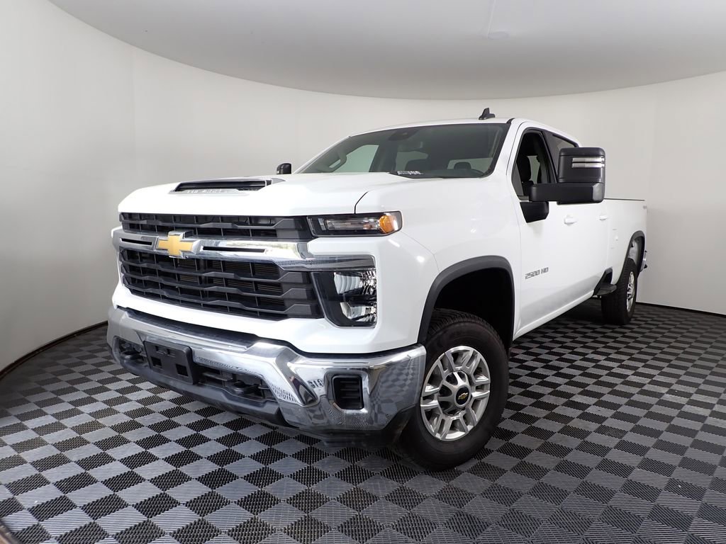Used 2024 Chevrolet Silverado 2500 LT AWD/4WD image 2