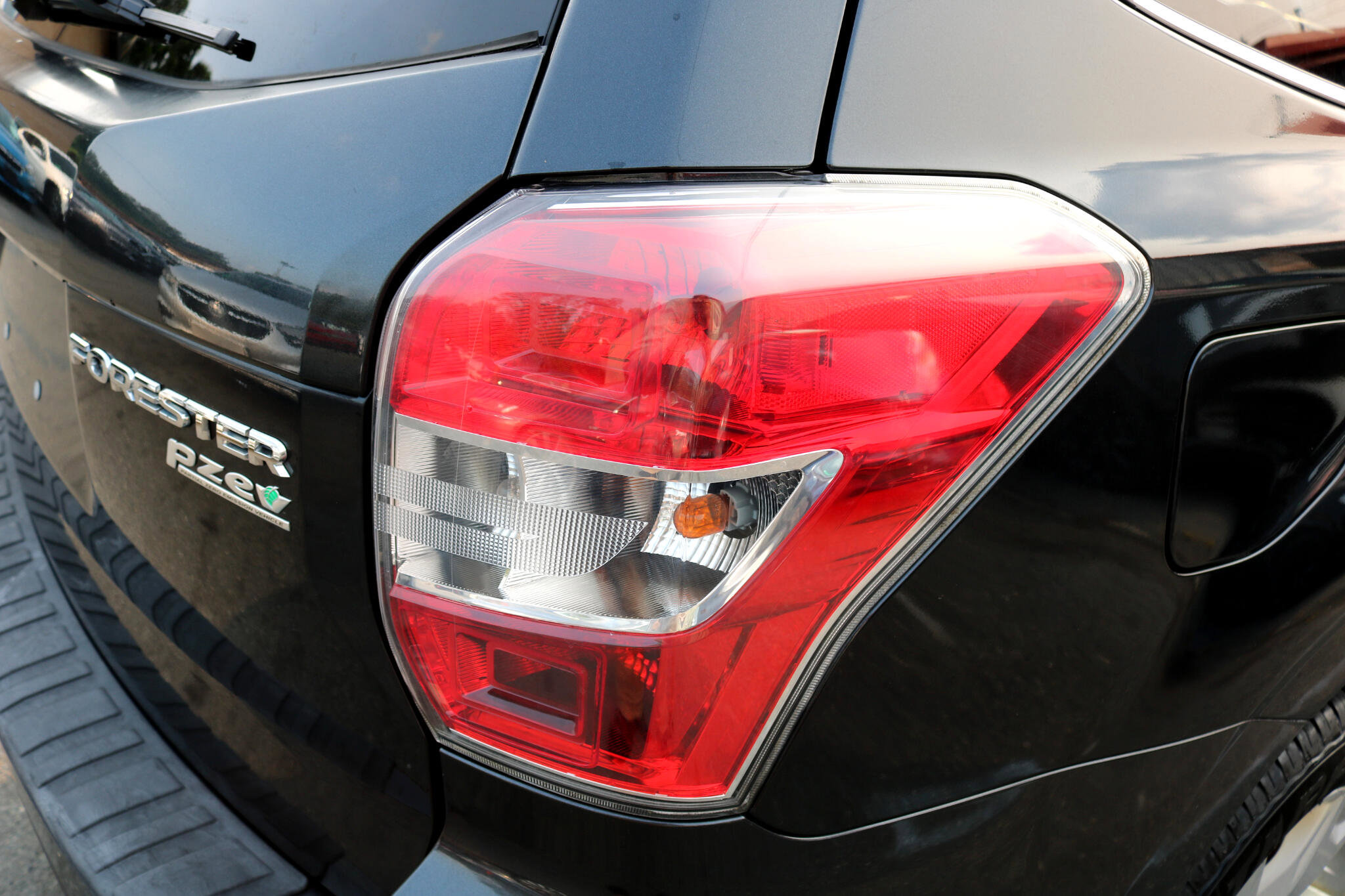 Used 2014 Subaru Forester 2.5i Limited image 8