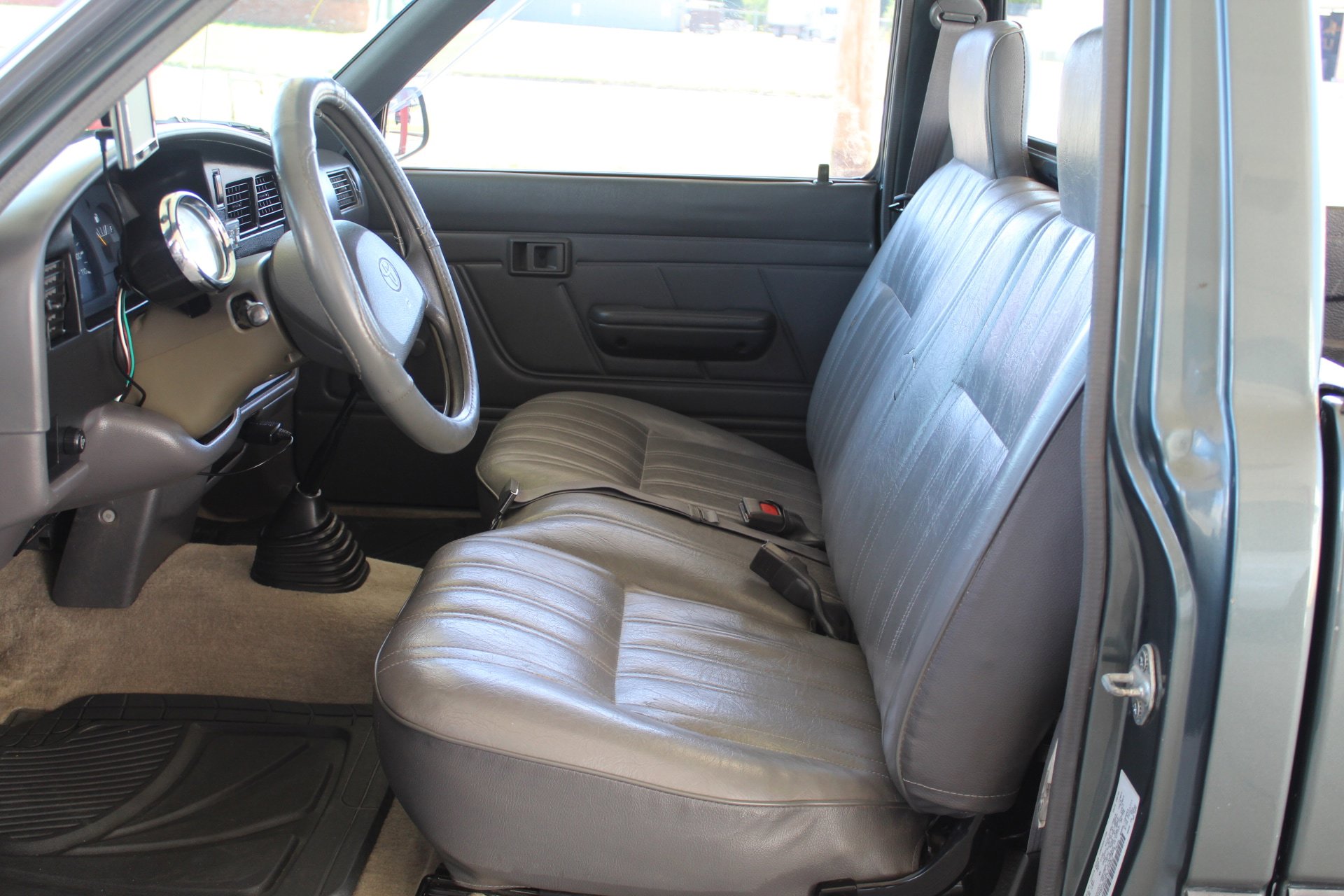Used 1992 Toyota Pickup Deluxe RWD image 19