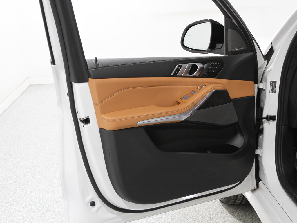 Certified 2024 BMW X7 xDrive40i w/ Executive Package image 4