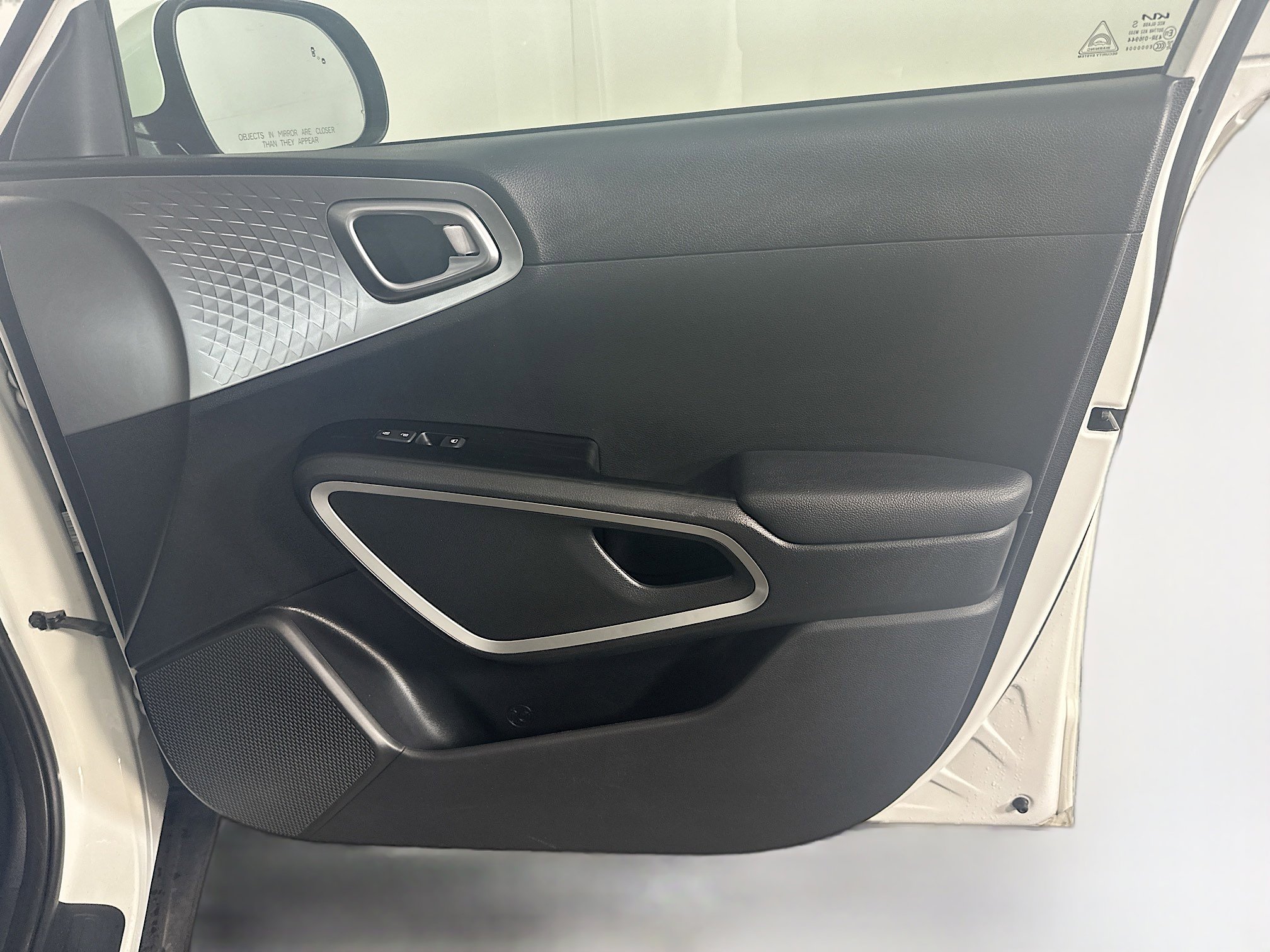 Used 2025 Kia Soul LX w/ LX Technology Package FWD image 32