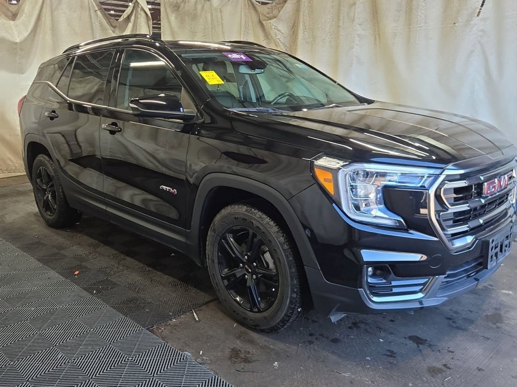Used 2022 GMC Terrain AT4 image 3
