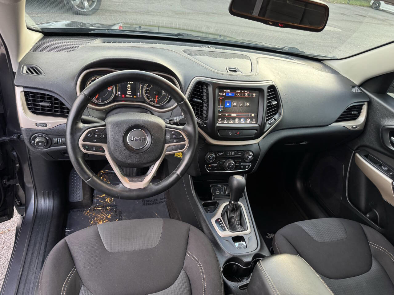 Used 2017 Jeep Cherokee Latitude w/ Safety/Convenience Group image 18