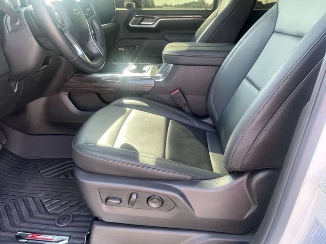 Used 2025 Chevrolet Silverado 2500 LTZ w/ LTZ Plus Package AWD/4WD image 14