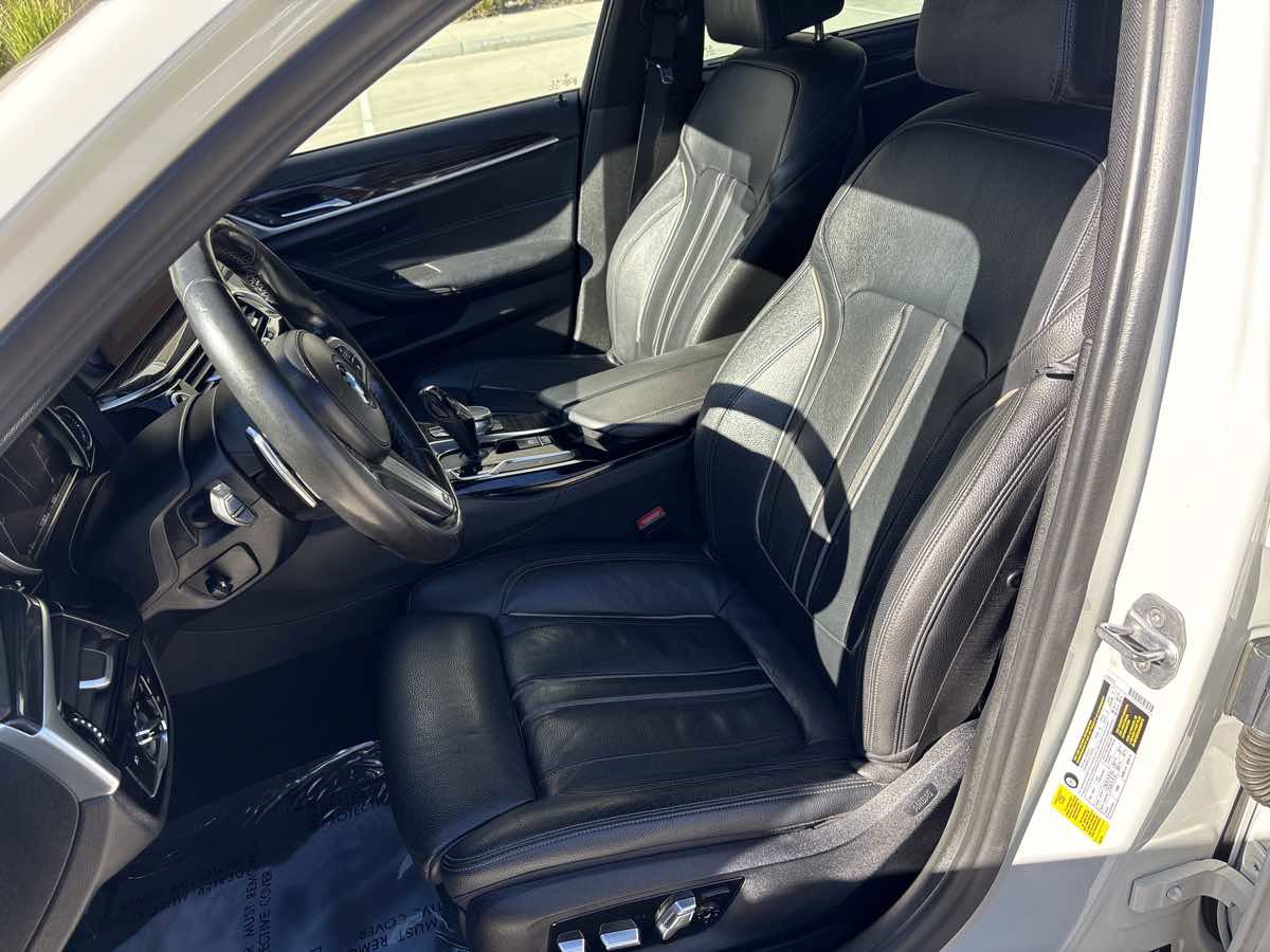 Used 2019 BMW 540i w/ M Sport Package image 22