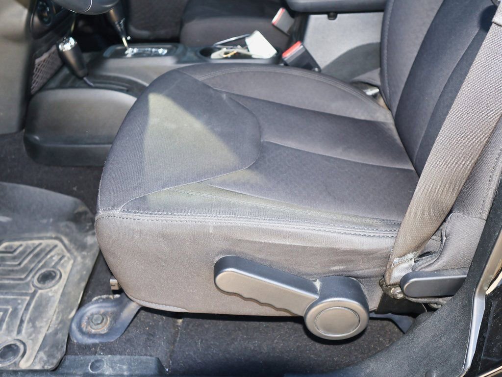 Used 2018 Jeep Wrangler Unlimited Sport S image 8