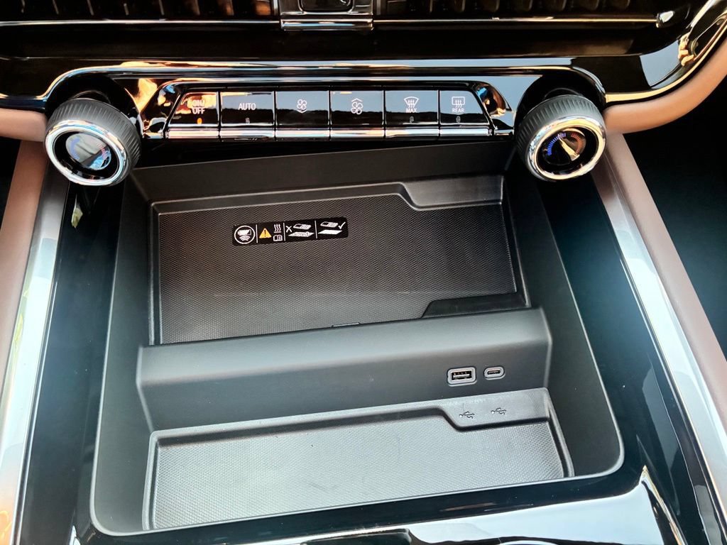 New 2026 Chevrolet Suburban High Country AWD/4WD image 32