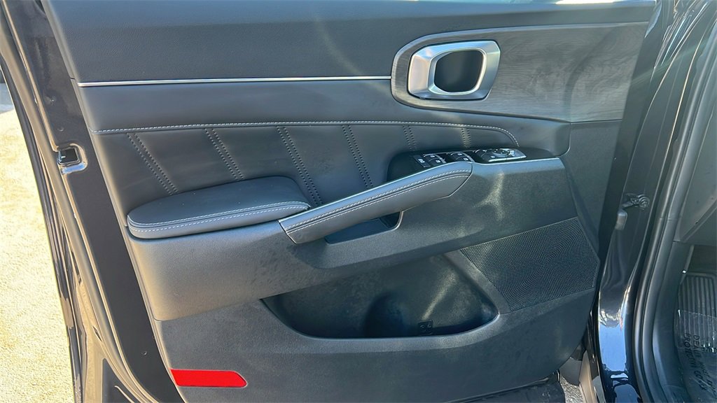 Certified 2025 Kia Sorento SX image 19