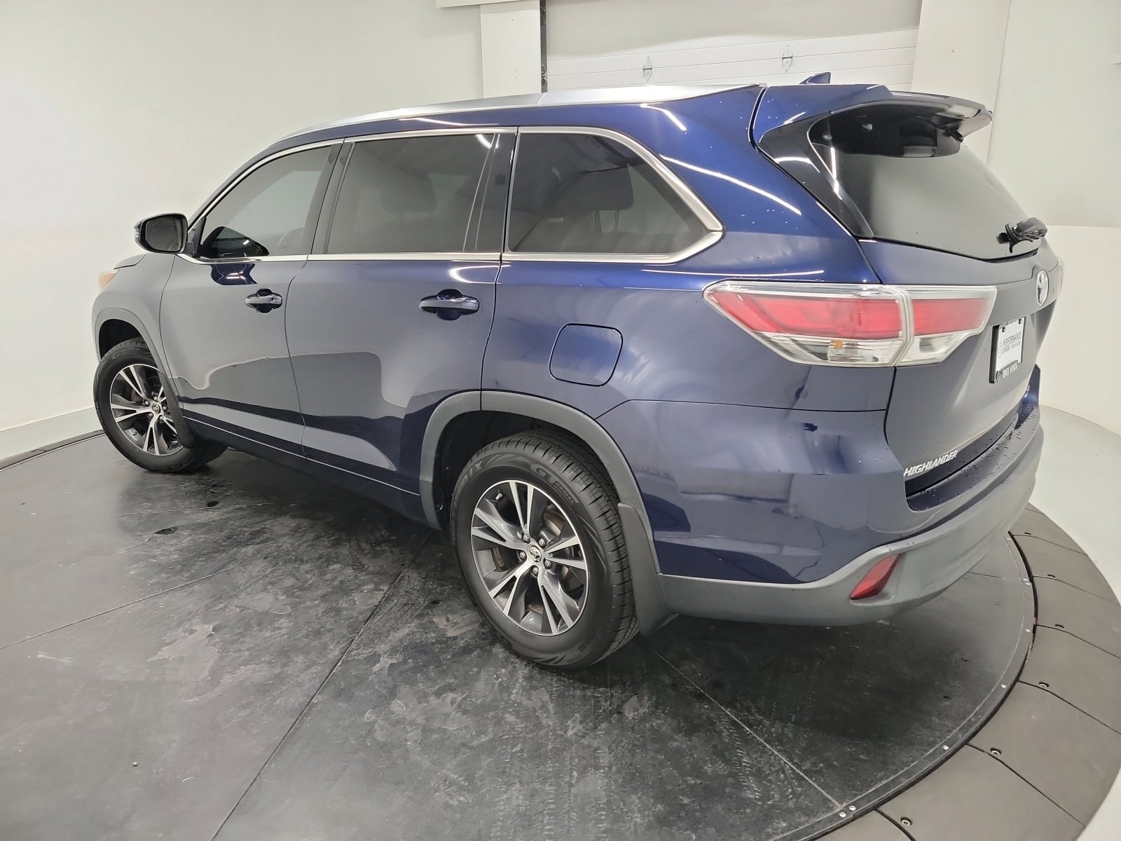 Used 2016 Toyota Highlander XLE AWD/4WD image 6