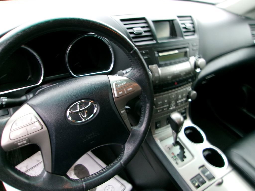 Used 2010 Toyota Highlander SE image 13