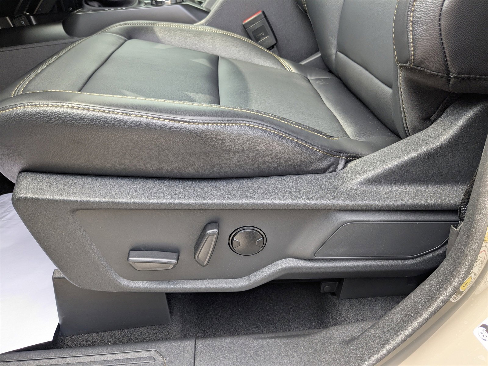 New 2025 Ford Bronco Badlands image 3