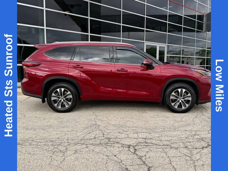 Used 2021 Toyota Highlander XLE AWD/4WD image 2