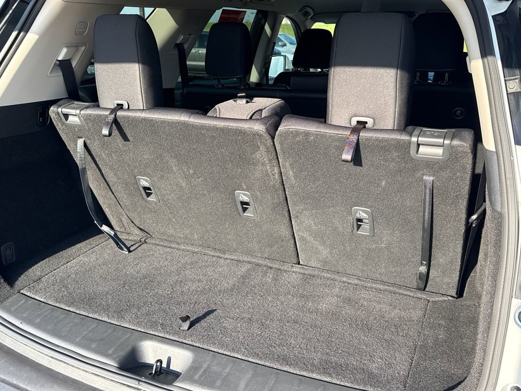 Used 2023 Nissan Pathfinder SV image 11