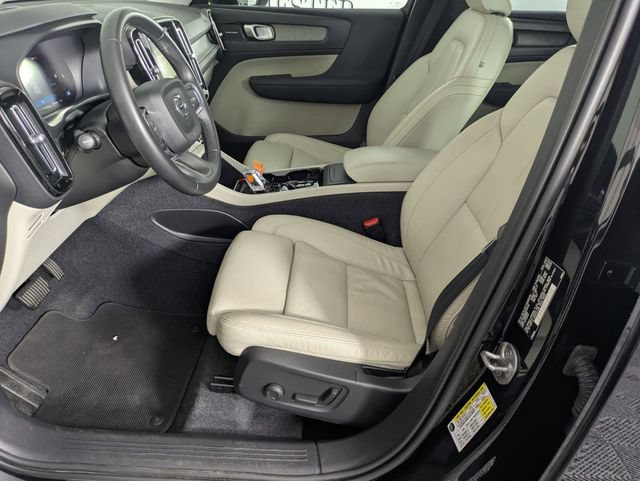 Used 2023 Volvo XC40 B4 Ultimate FWD image 14