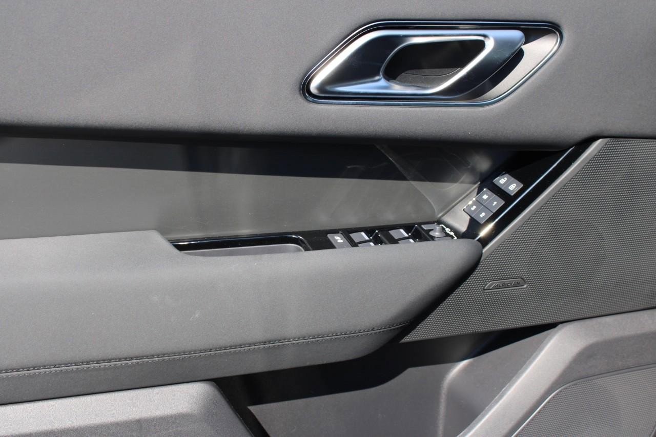 Used 2025 Land Rover Range Rover Velar Dynamic SE image 28