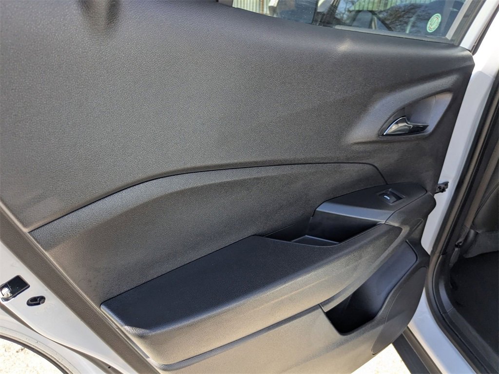 Used 2025 Chevrolet Trax LT w/ LT Convenience Package image 24