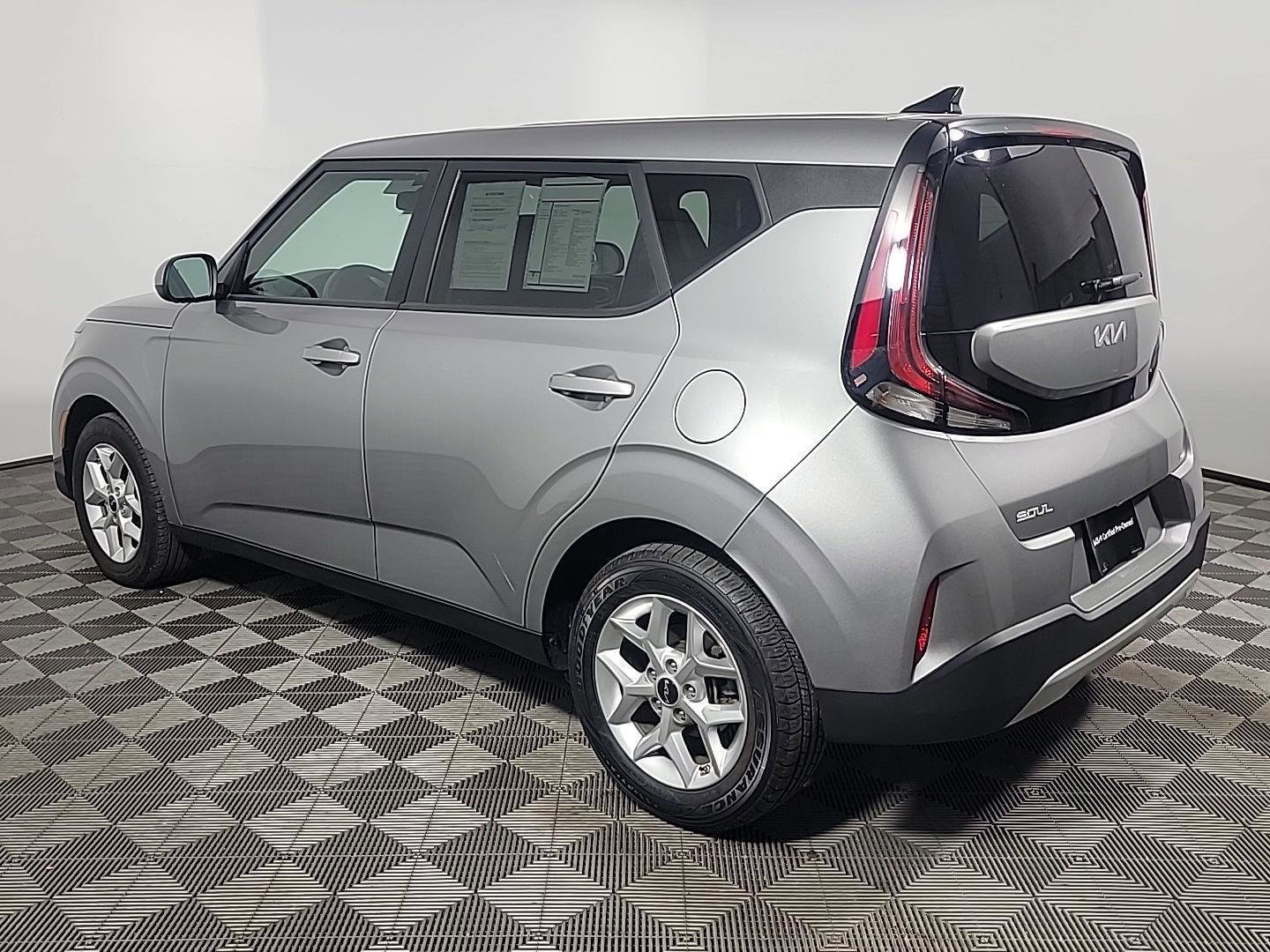 Used 2023 Kia Soul LX w/ LX Technology Package image 9