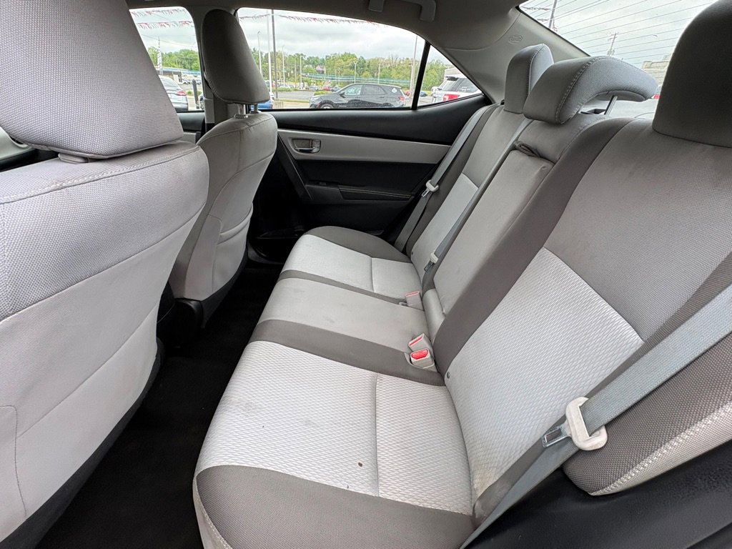 Used 2017 Toyota Corolla LE w/ Carpet Mat Package (TMS) FWD image 11