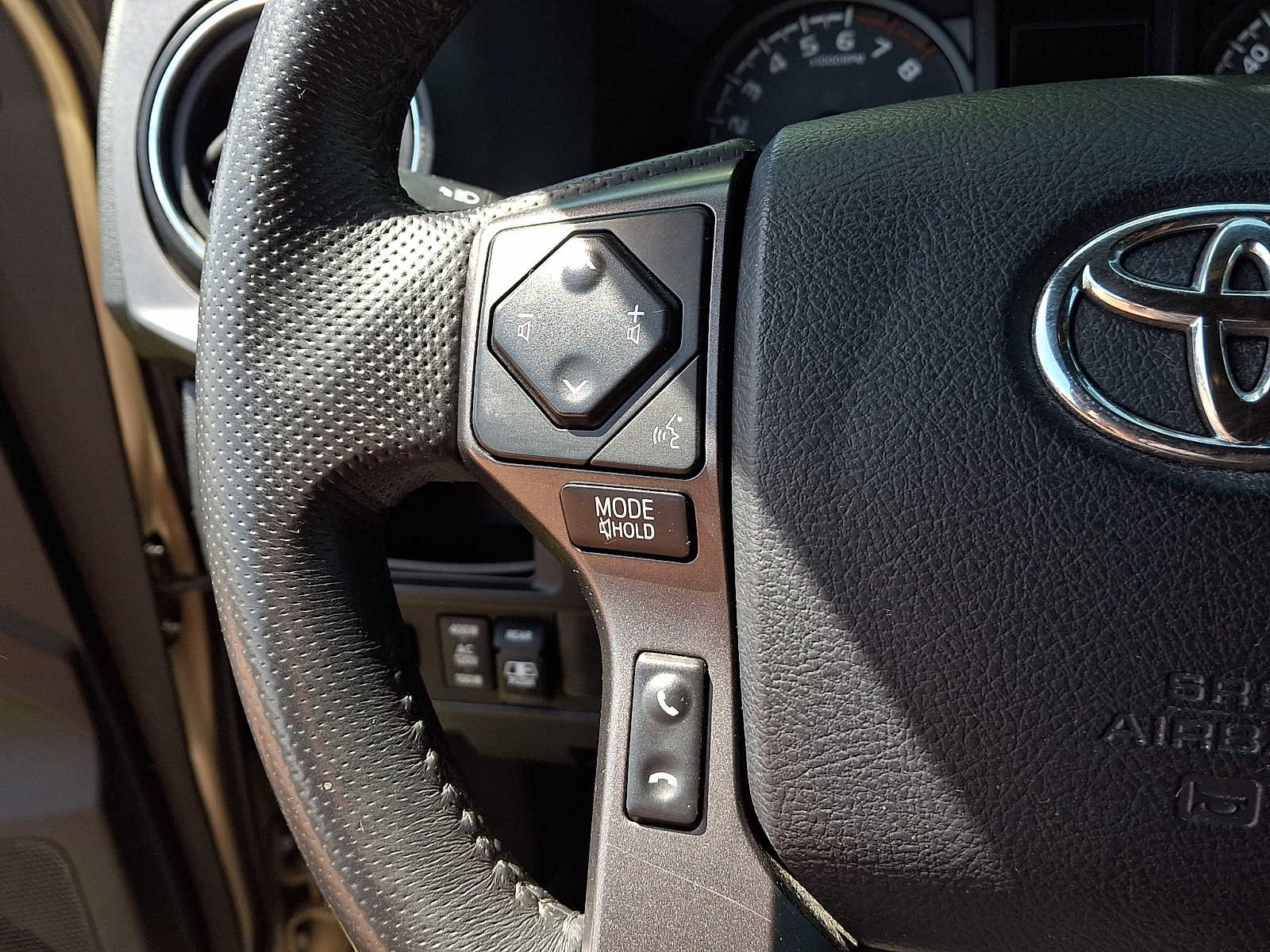 Used 2017 Toyota Tacoma TRD Sport AWD/4WD image 21
