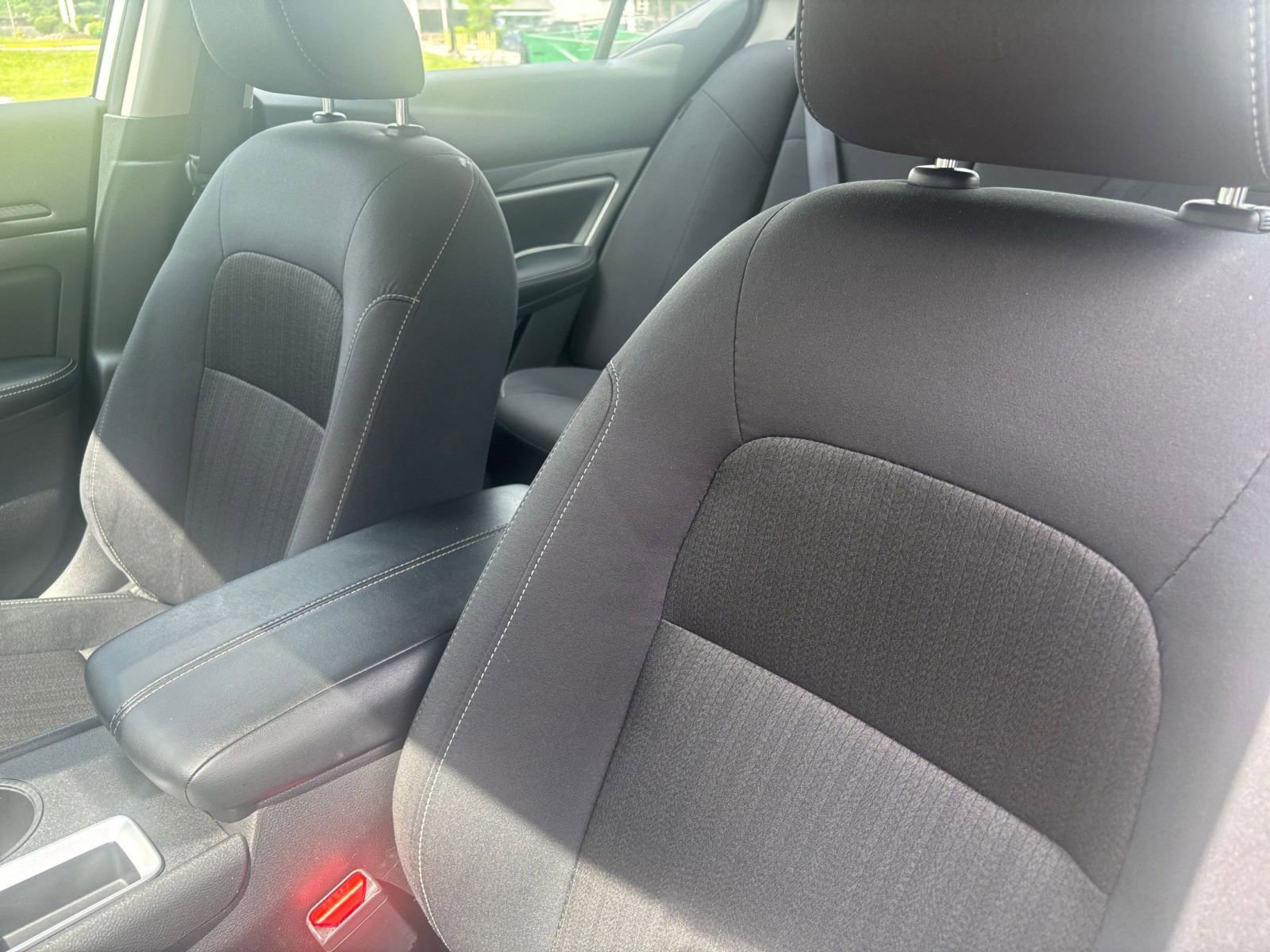 Used 2025 Nissan Altima 2.5 SV FWD image 35