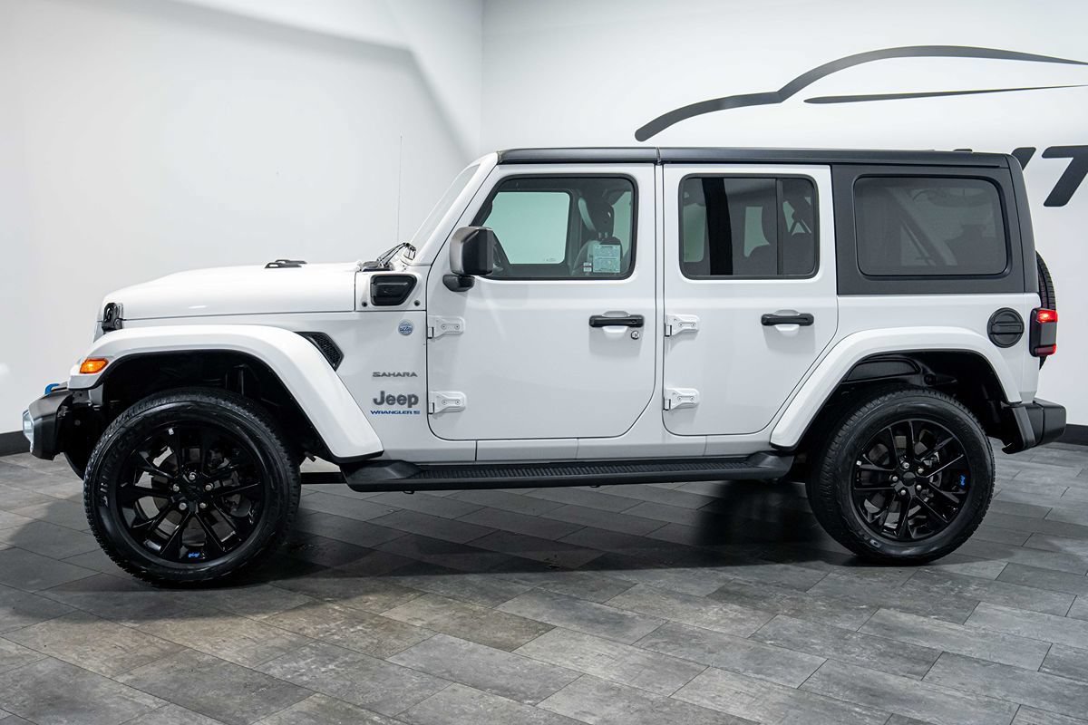 Used 2023 Jeep Wrangler Unlimited Sahara w/ Cold Weather Group AWD/4WD image 3