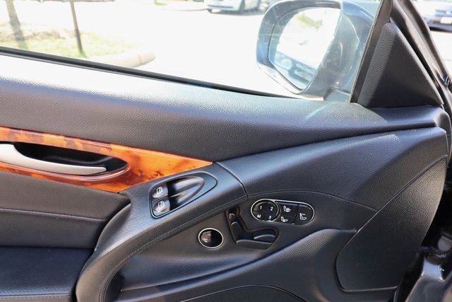 Used 2011 Mercedes-Benz SL 550 image 31