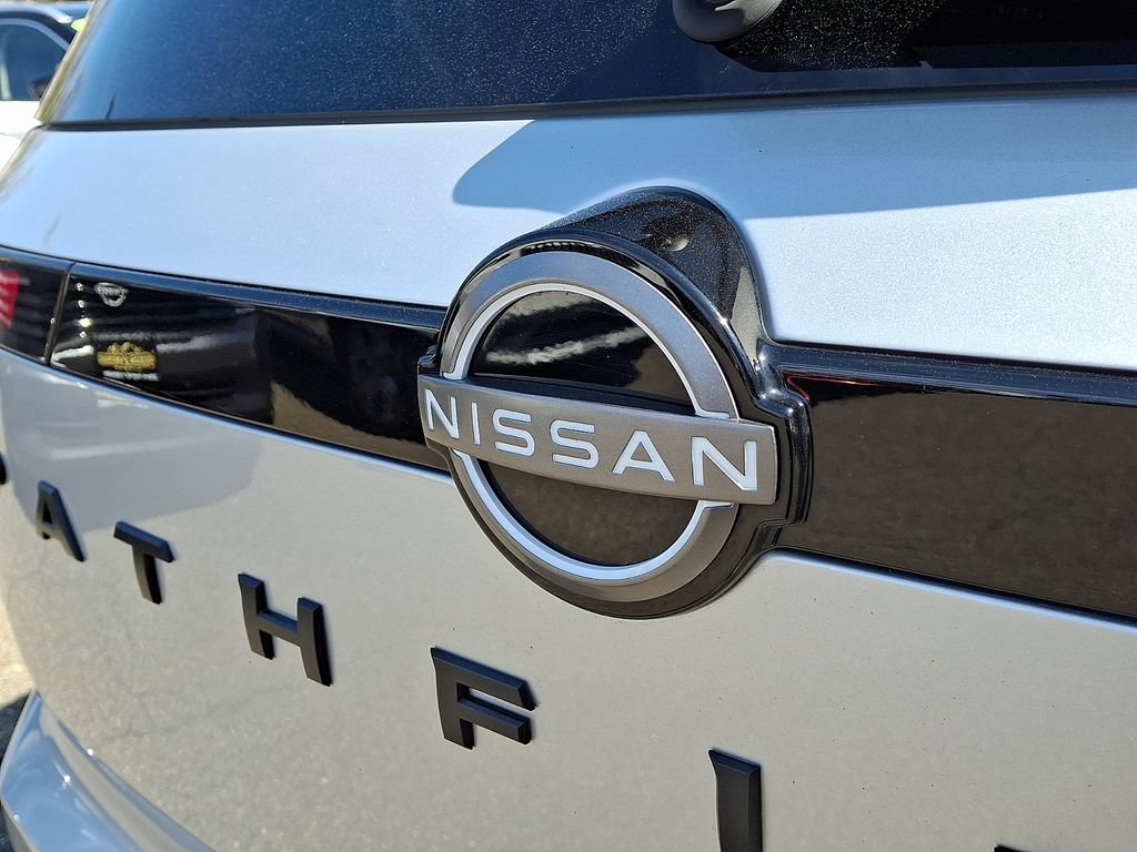 Used 2023 Nissan Pathfinder SL w/ Lighting Package (N92) AWD/4WD image 31