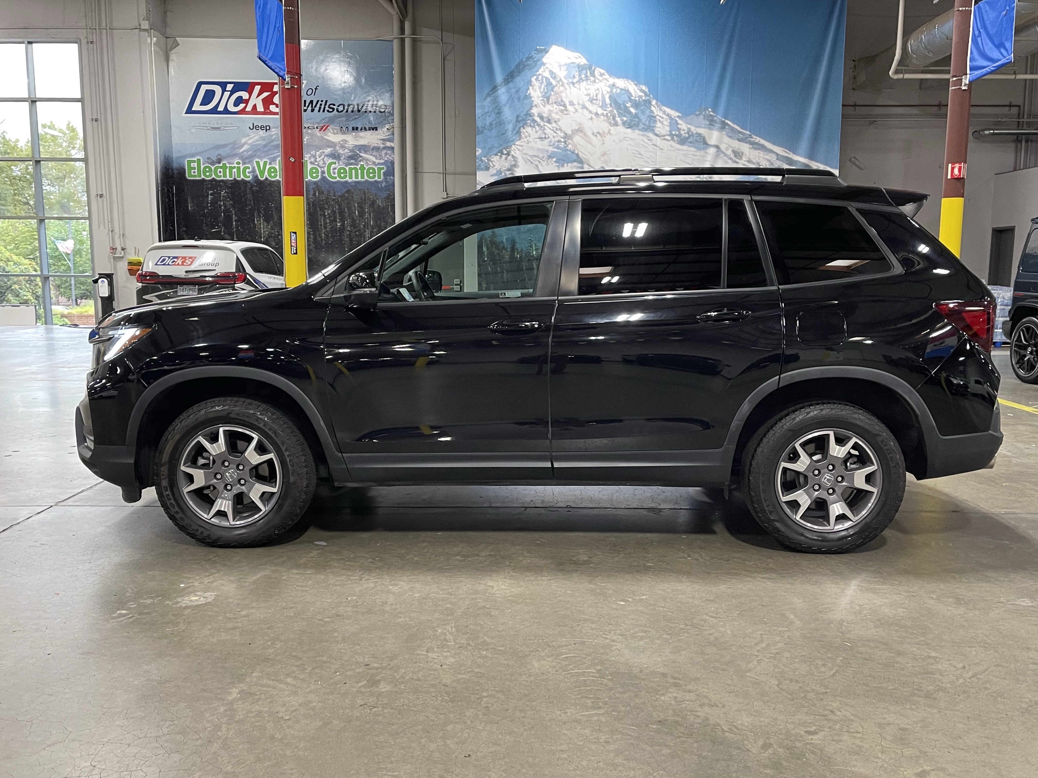 Used 2022 Honda Passport TrailSport image 2