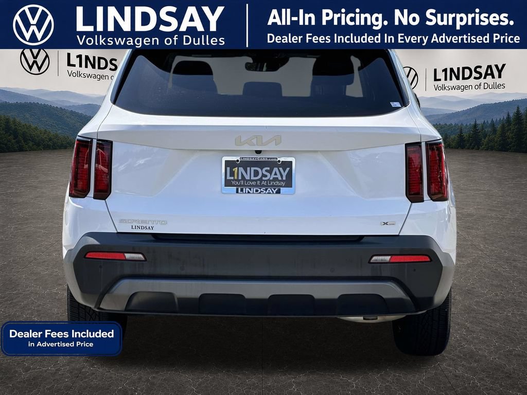 Used 2023 Kia Sorento S w/ Panoramic Sunroof Package AWD/4WD image 6