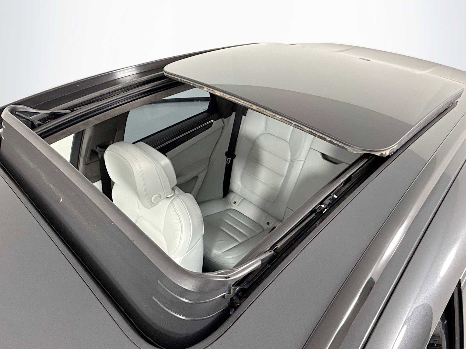 Used 2018 Porsche Macan Turbo image 23