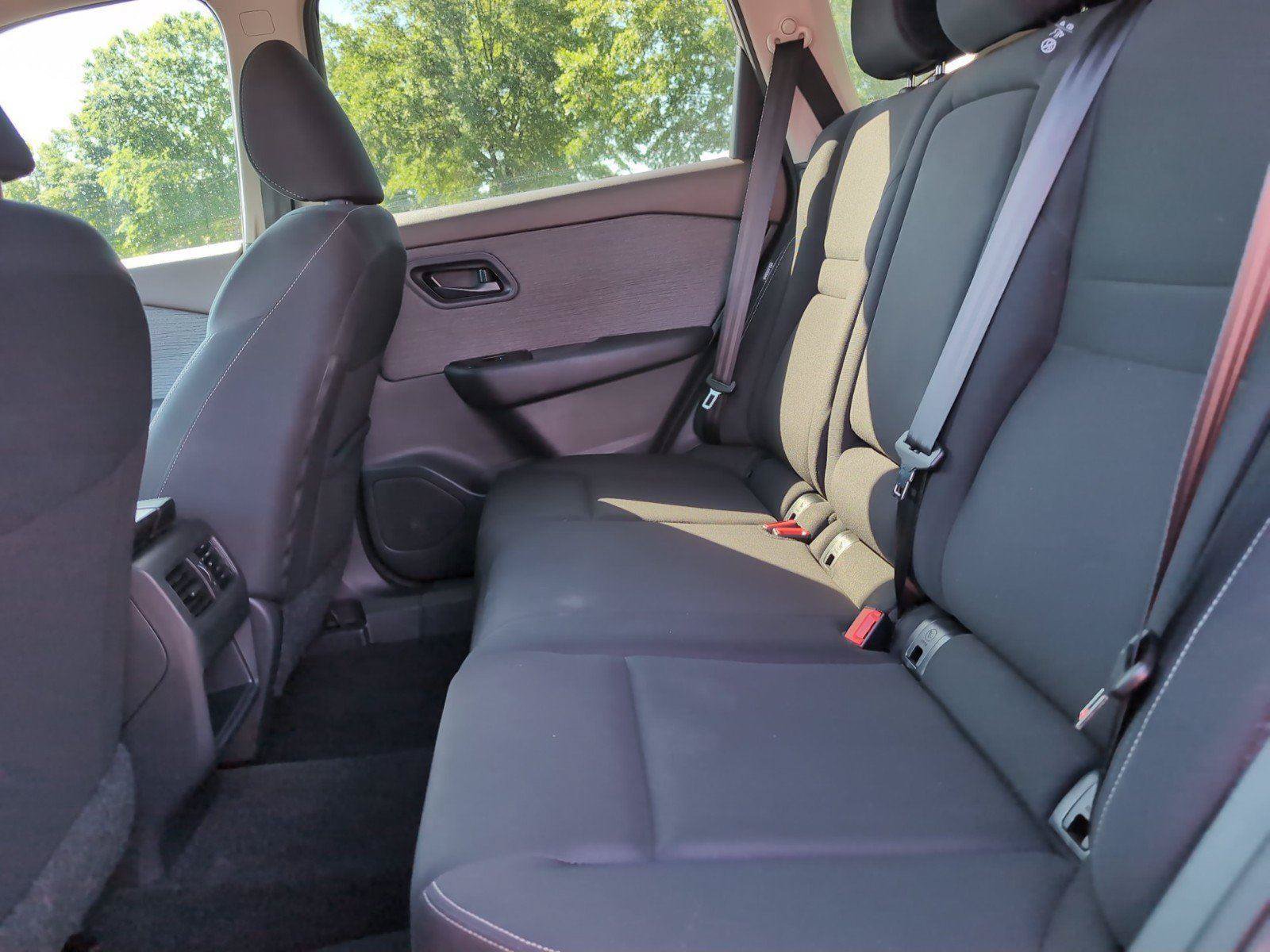 Used 2023 Nissan Rogue S FWD image 35