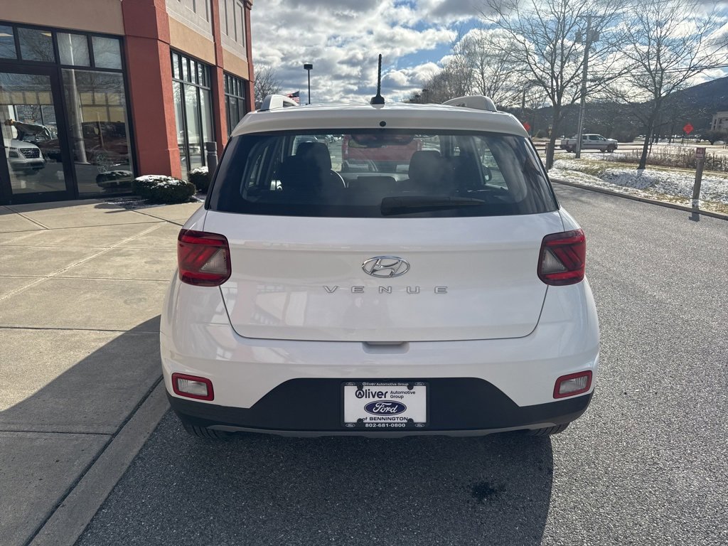 Used 2025 Hyundai Venue SEL image 6
