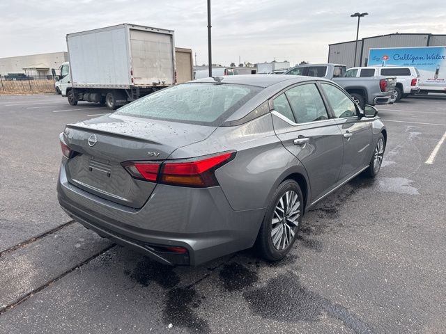 Used 2024 Nissan Altima 2.5 SV image 3
