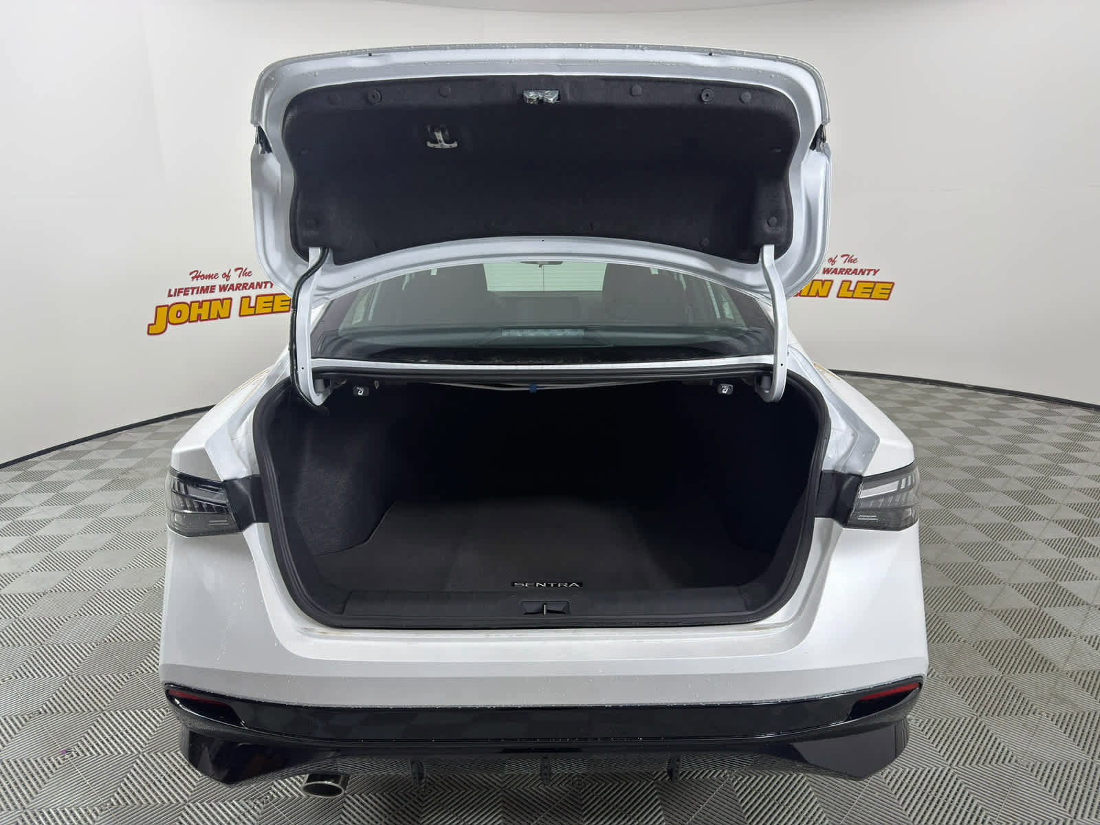 New 2026 Nissan Sentra SR w/ Floor Mat Package image 5