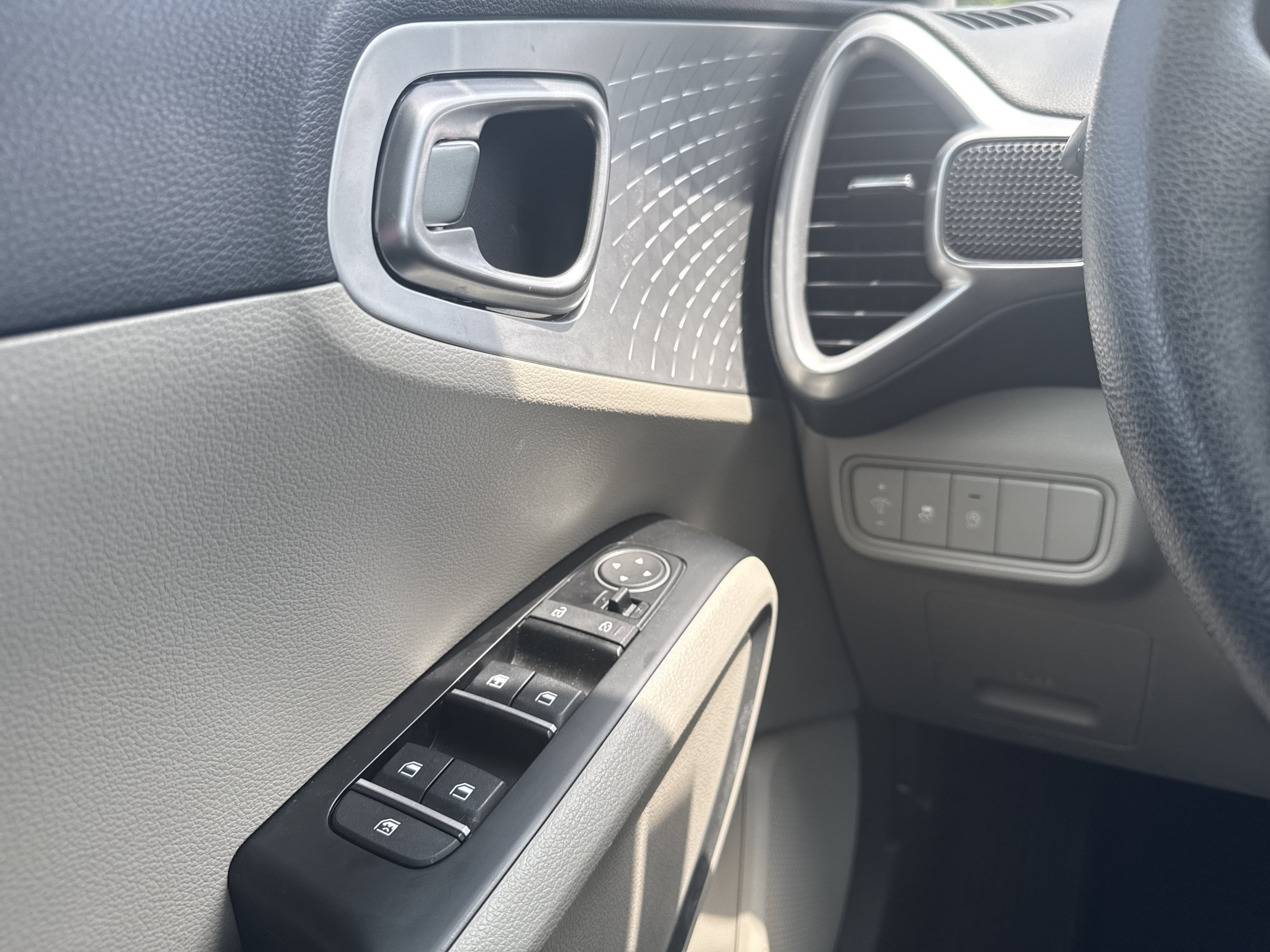 Used 2025 Kia Soul LX w/ LX Technology Package FWD image 13