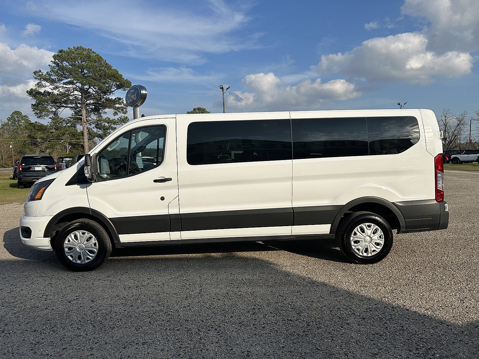 Used 2023 Ford Transit 350 XLT image 2