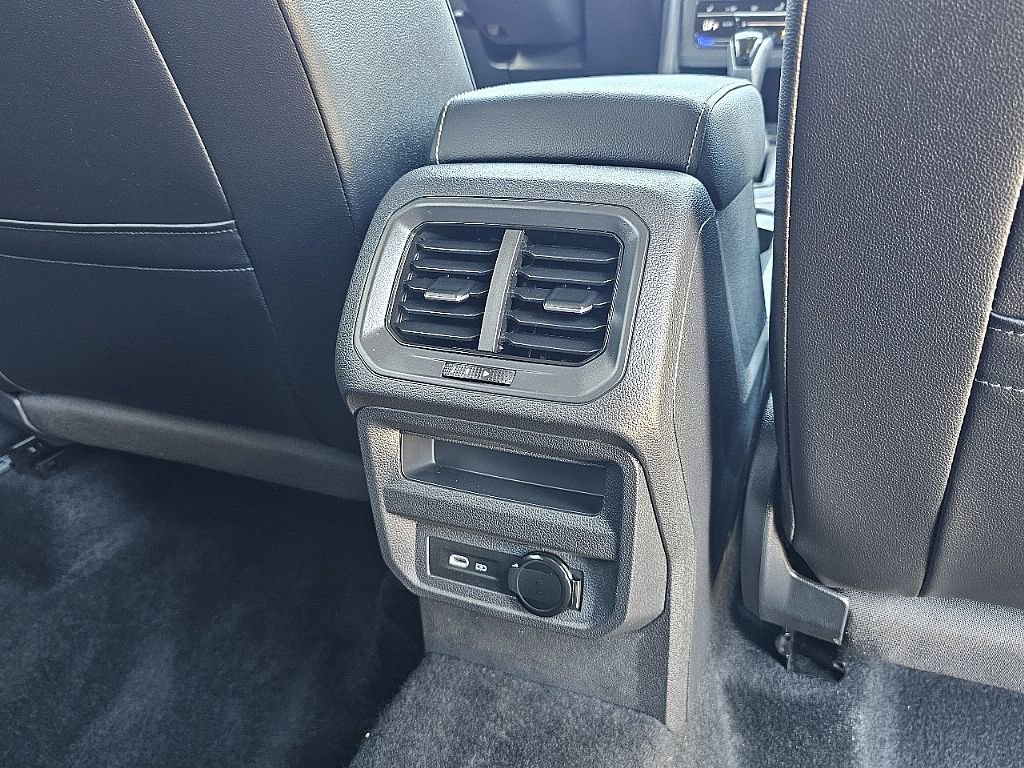 Used 2024 Volkswagen Tiguan SE R-Line image 21