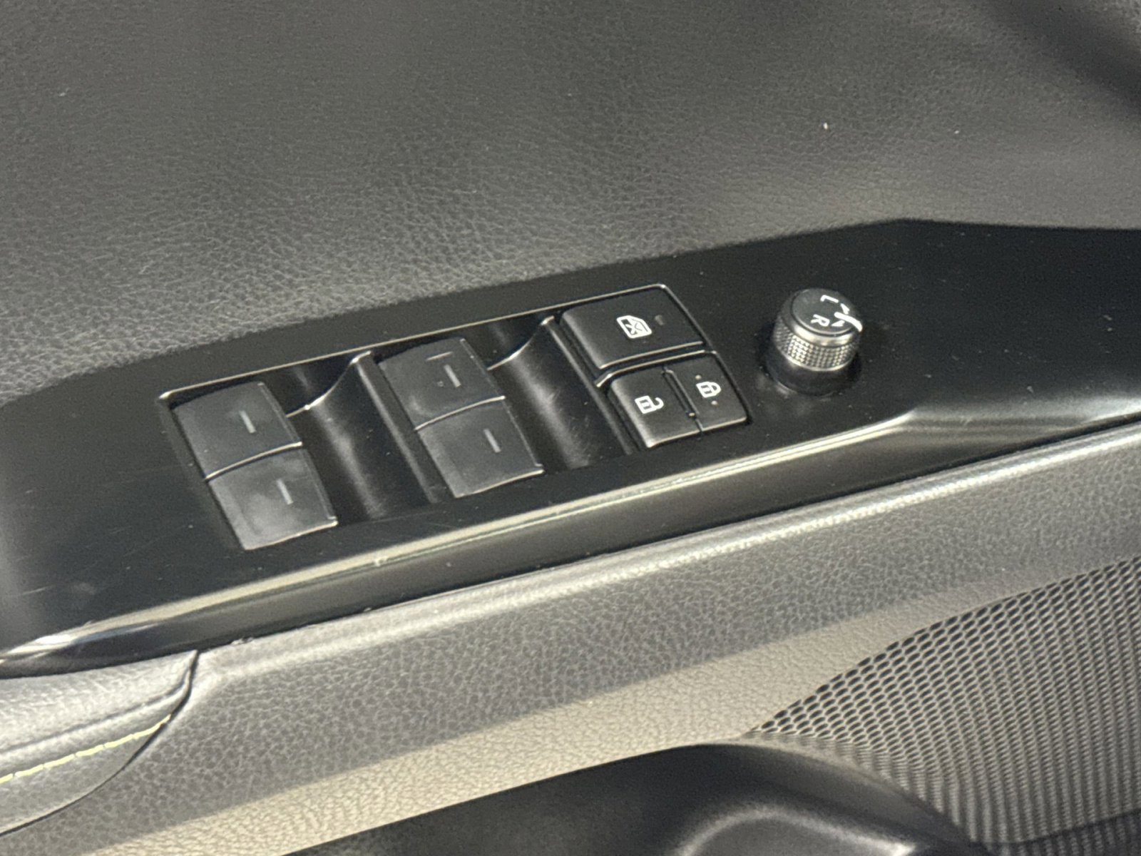 Used 2026 Toyota Camry XLE AWD/4WD image 25