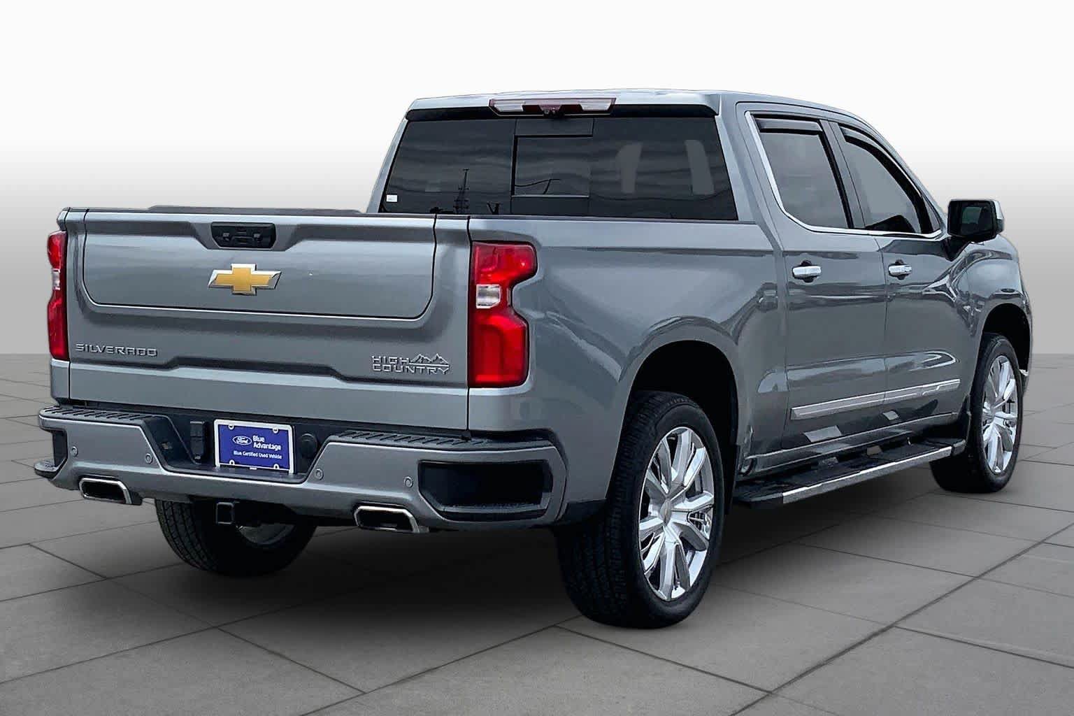 Used 2023 Chevrolet Silverado 1500 High Country w/ High Country Premium Package AWD/4WD image 13