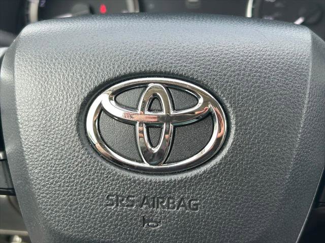 Certified 2025 Toyota Highlander XLE FWD image 40