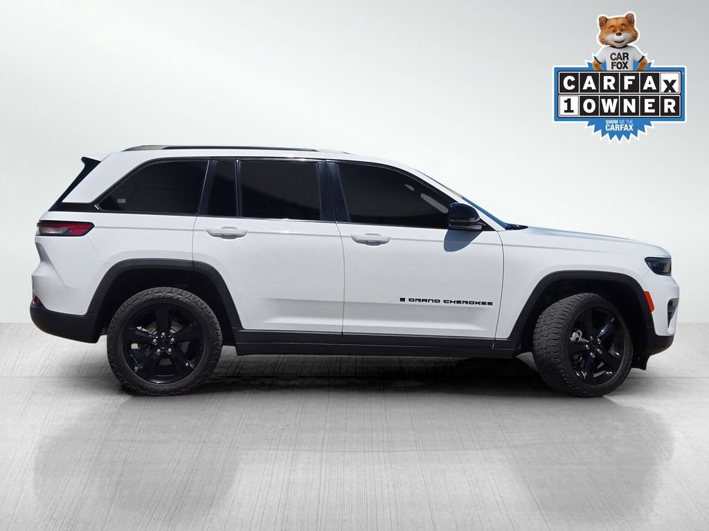 Used 2023 Jeep Grand Cherokee Altitude RWD image 3