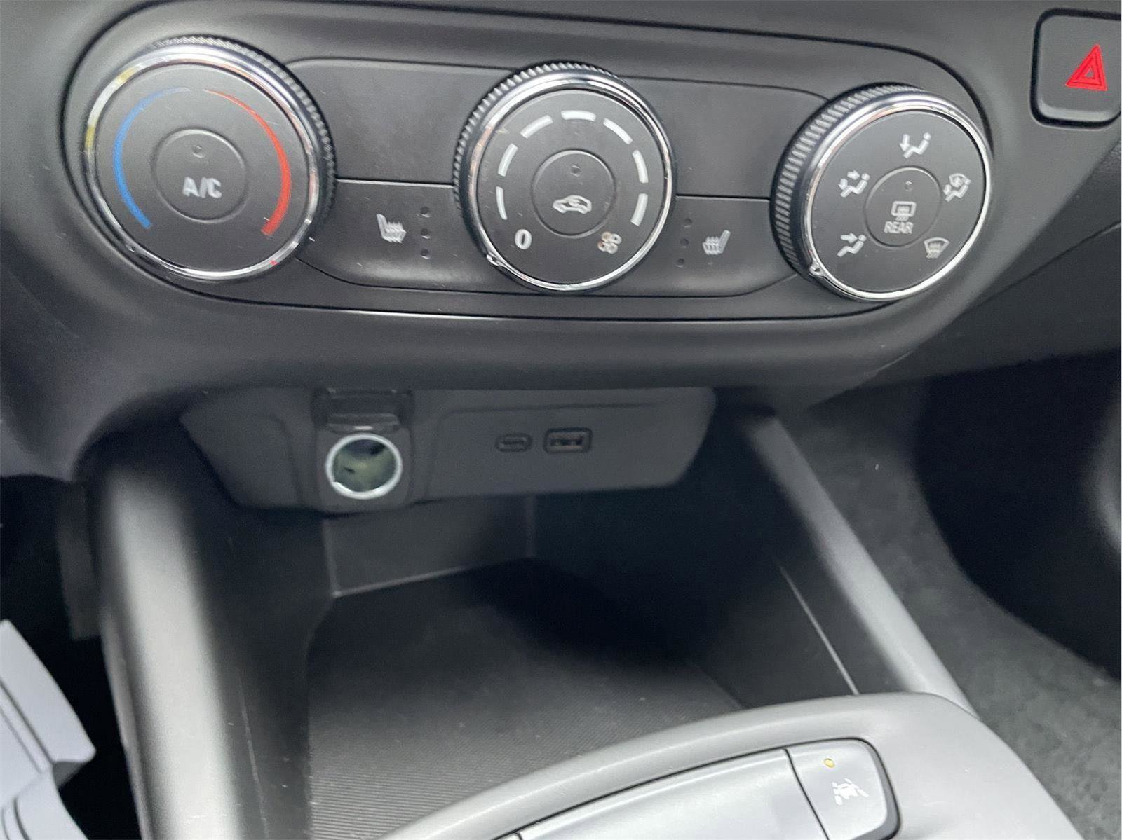 Used 2024 Chevrolet Trax RS w/ Driver Confidence Package FWD image 28