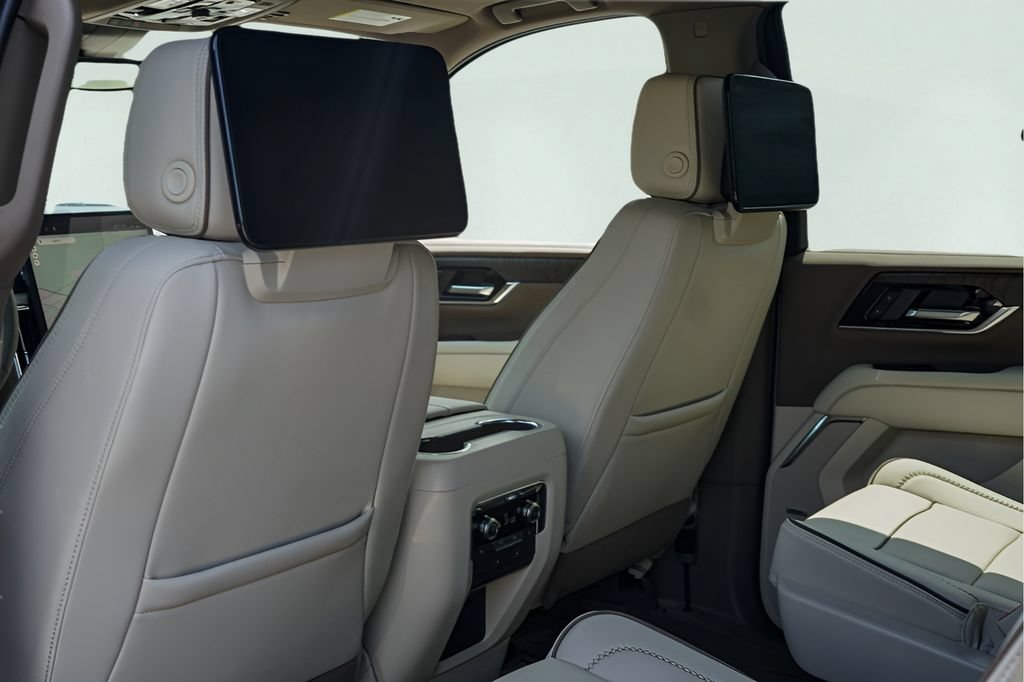 New 2026 GMC Yukon Denali w/ Denali Reserve Package AWD/4WD image 19