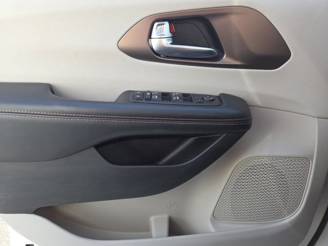 Used 2019 Chrysler Pacifica Touring-L Plus w/ Tire & Wheel Group image 29