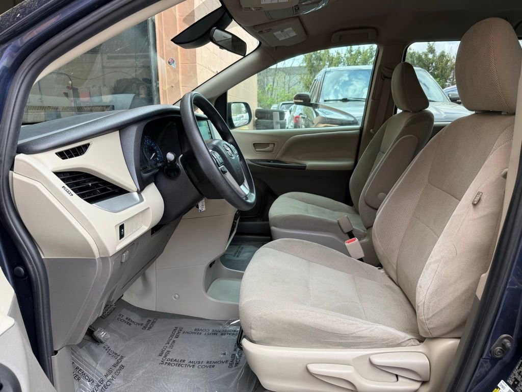 Used 2020 Toyota Sienna L FWD image 10
