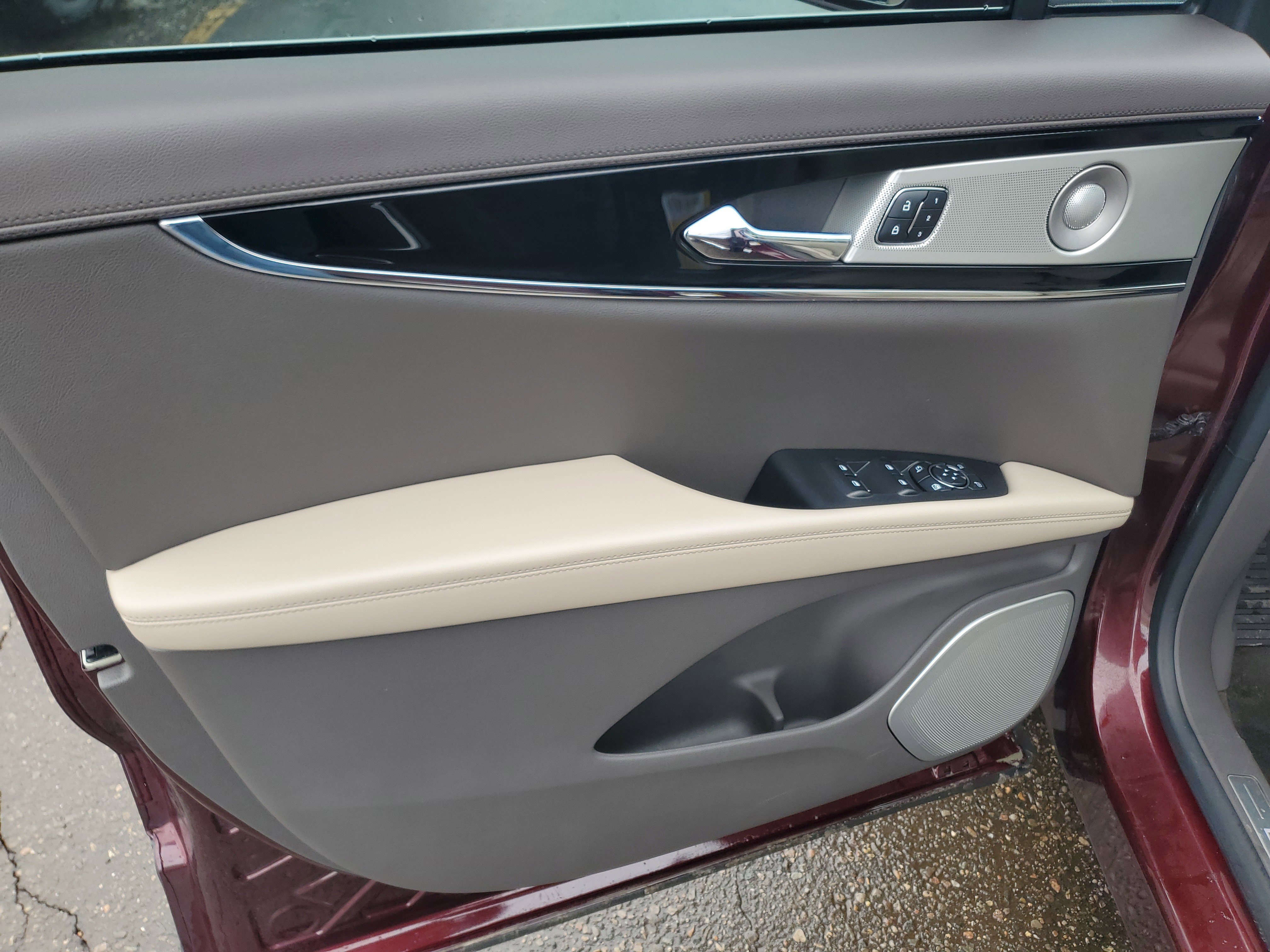 Certified 2023 Lincoln Nautilus Reserve w/ Equipment Group 202A image 10