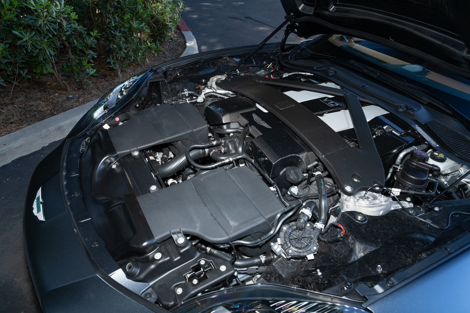 Used 2025 Aston Martin Vanquish RWD image 12