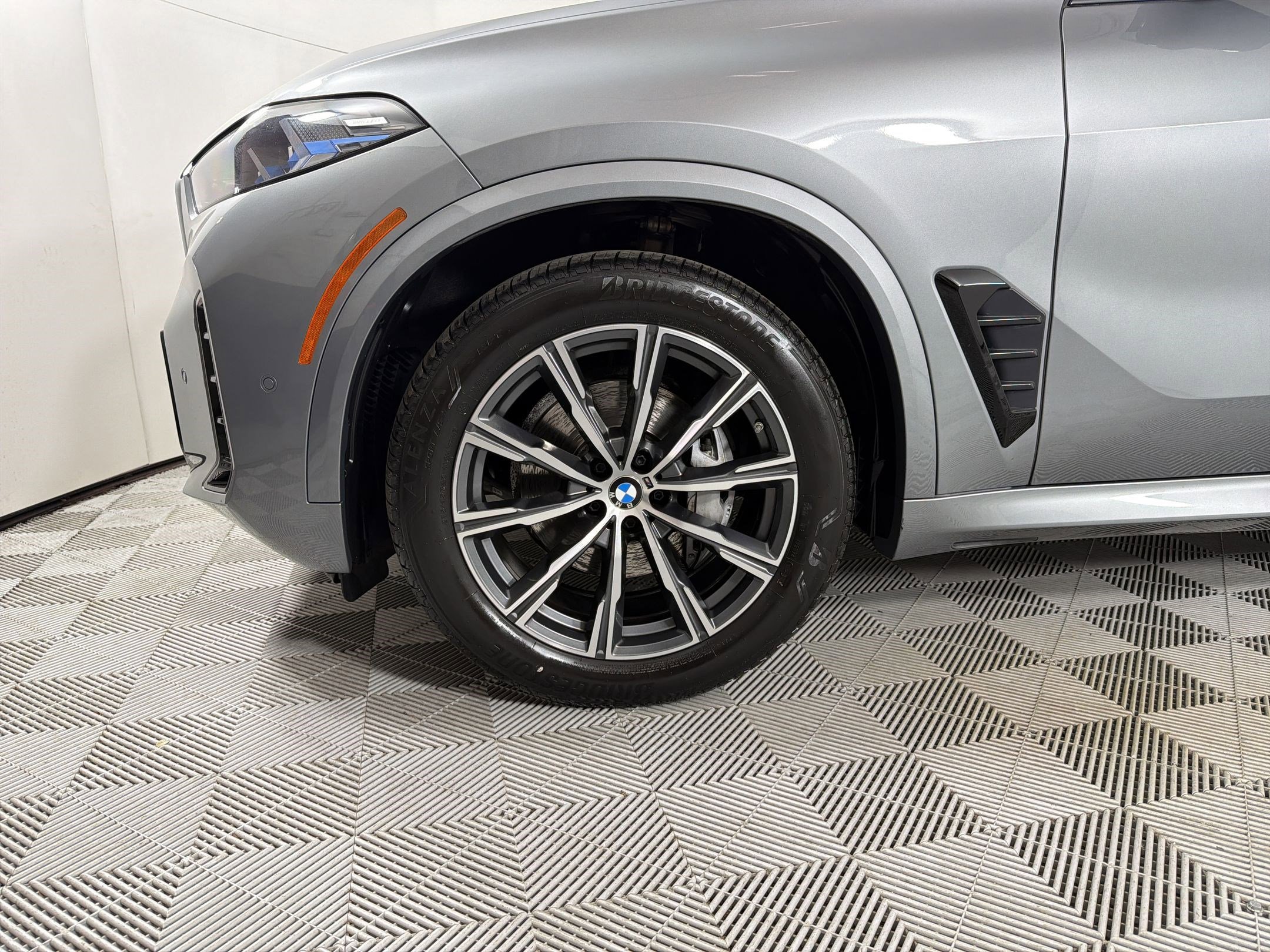 Used 2024 BMW X5 xDrive40i w/ M Sport Package image 12