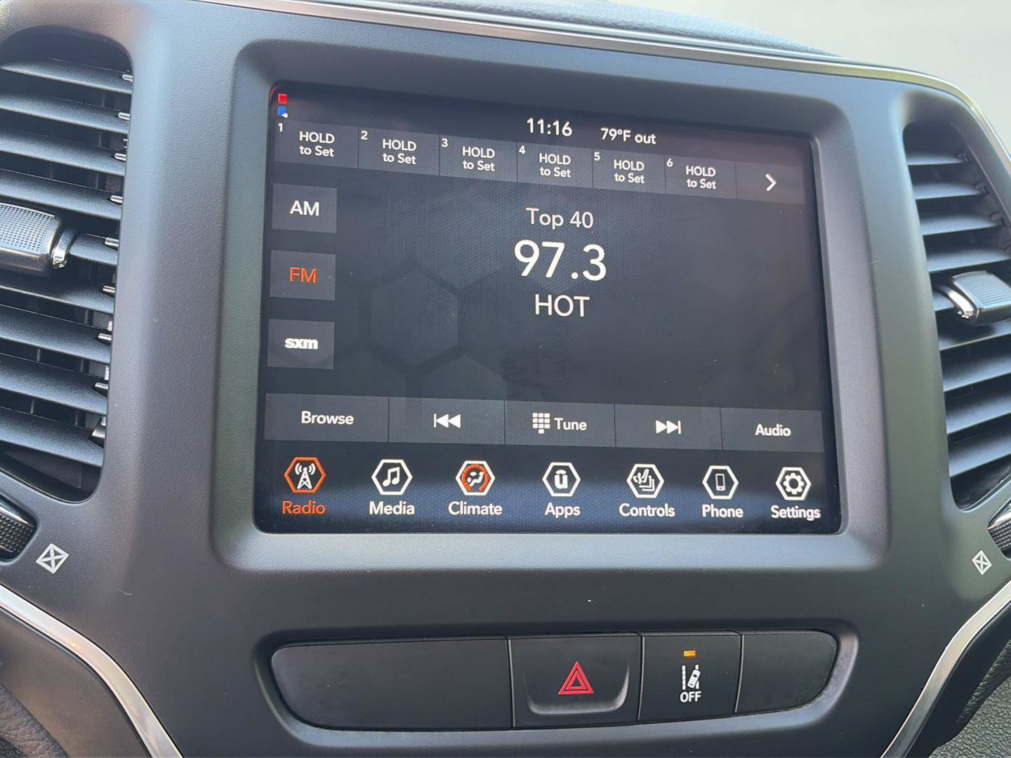 Used 2022 Jeep Cherokee Latitude AWD/4WD image 21