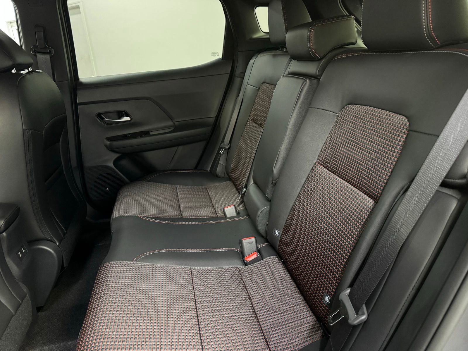 New 2026 Nissan Kicks SR w/ Cold Weather Package image 10